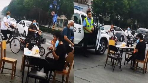 男子马路中间吃瓜,男子马路中央悠然吃瓜,引发网友热议